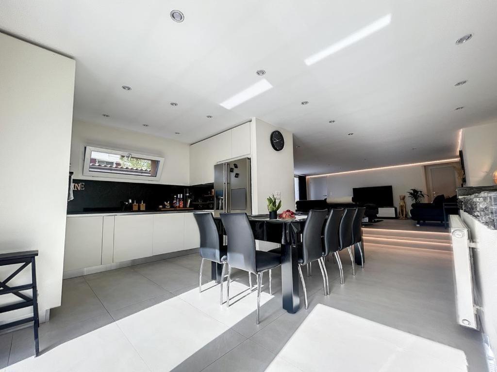 Appartement Moderne Avec Terrasse Et Piscine A Chatel Sur Бекс Экстерьер фото